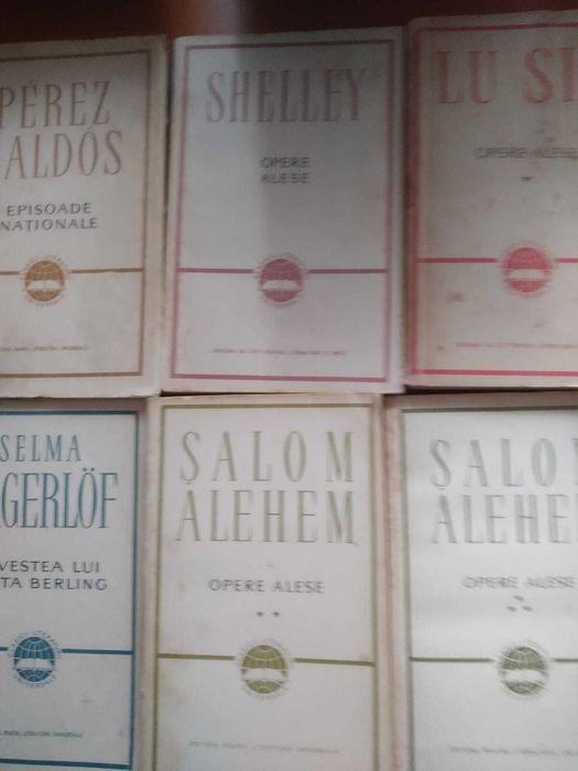 Vand 200 de carti convenabil