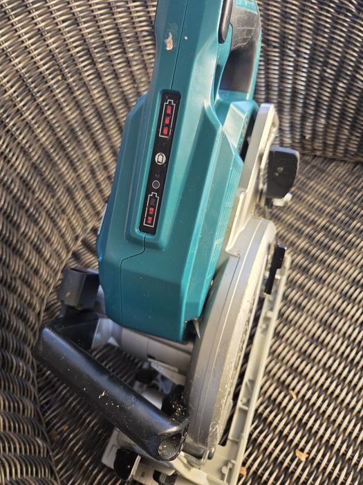 Circular Makita cu 2 acumulatori DRS780