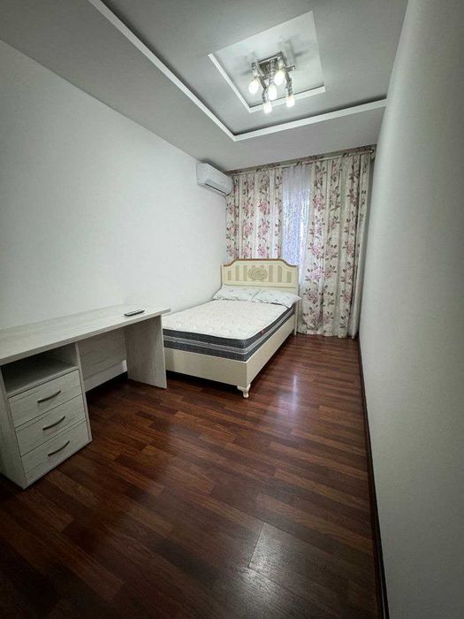 Срочно! 77-серия 3/3/5 Квартира 90 м² Центр. Садык Азимова. Обстановка