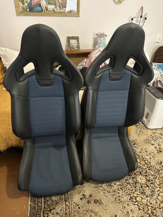 Рекаро седалки.