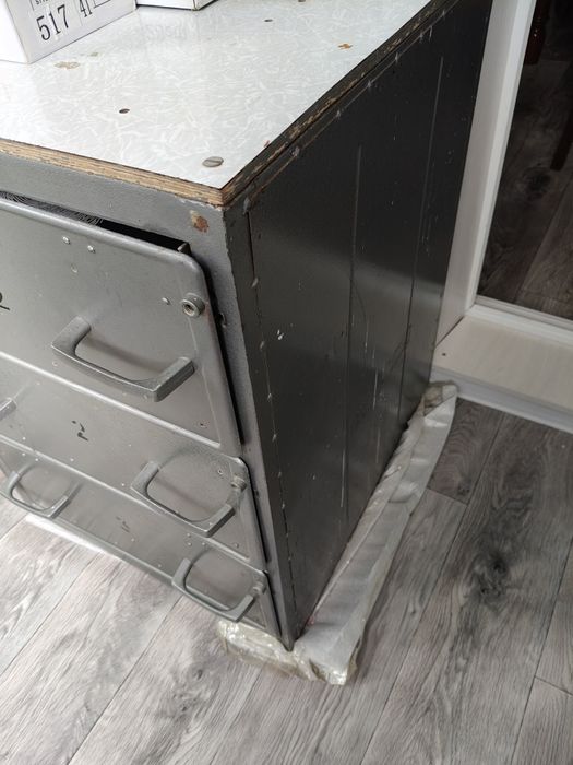 Ящик для строительных инструментов