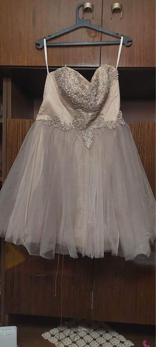 Рокля с цвят пепел от рози