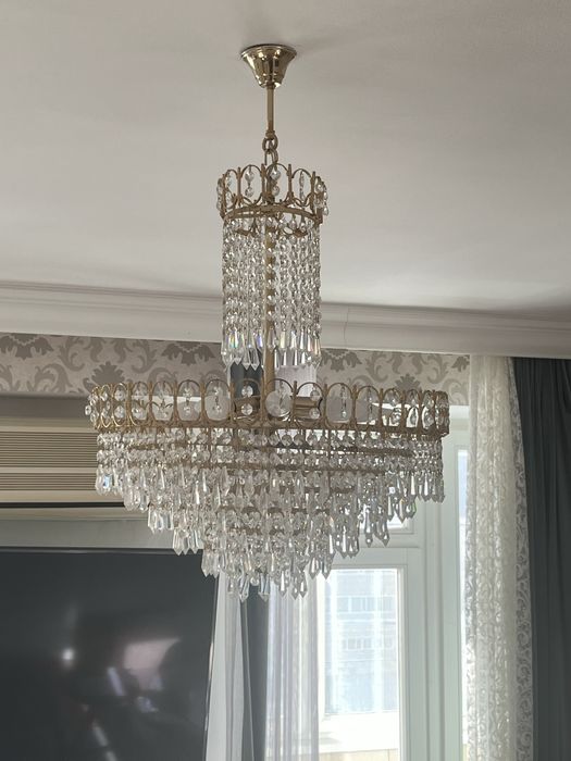 Люстра позолоченная