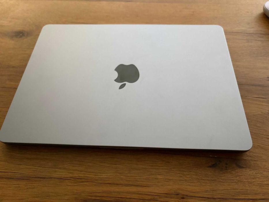 MacBook Air 2022, cu procesor M2, 256GB cu GARANTIE