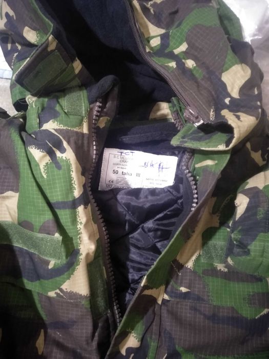 Haine si bocanci militare
