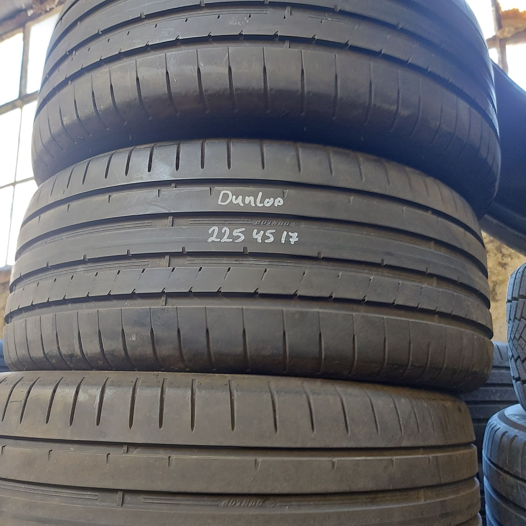 225/45/17"Dunlop 4бр.гуми