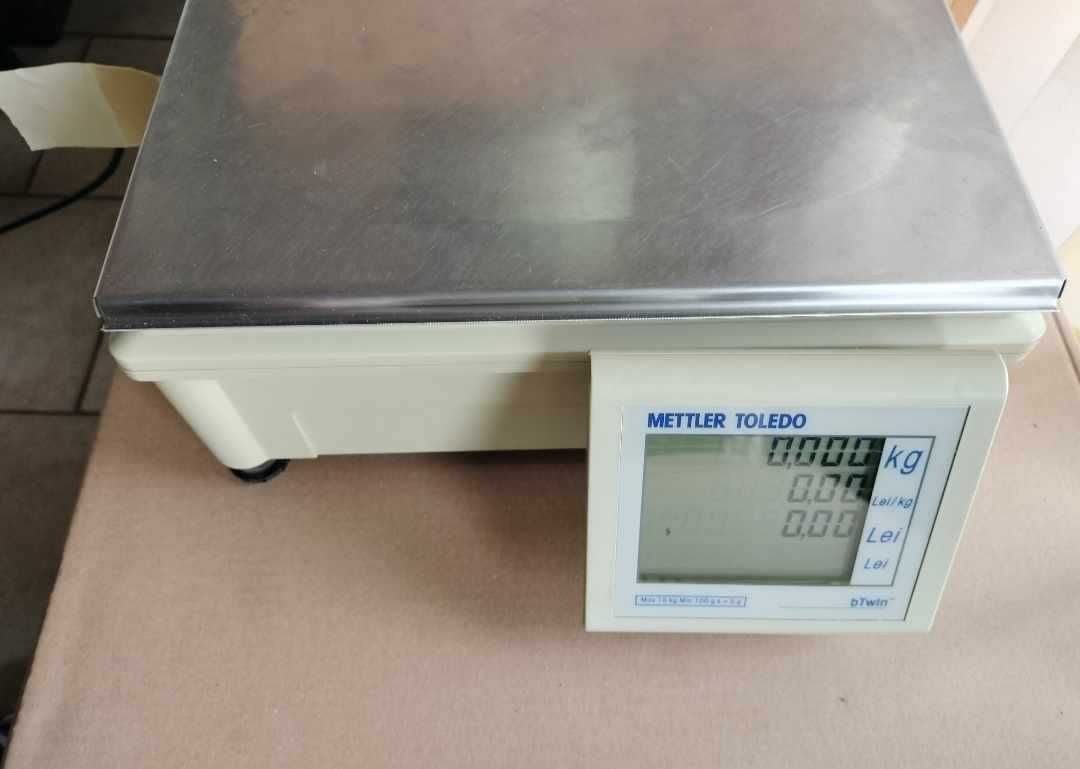 Cantar electronic, 2 rafturi pentru paine, masuta cu roti