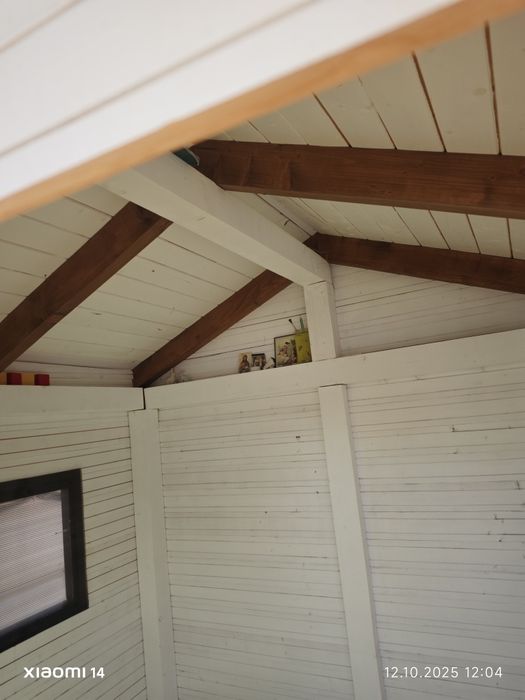 Căsuță din lemn de vânzare - Ideală pentru grădină sau camping!