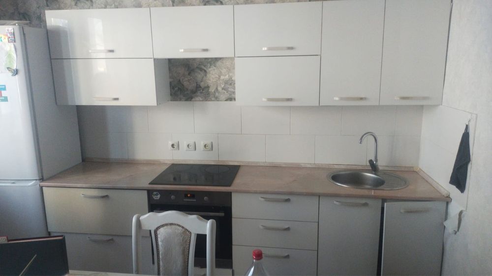 Продам прихожую и диван