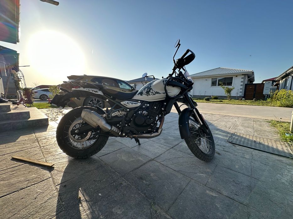 Royal Enfield Himalayan 450 (varianta Tubeless)