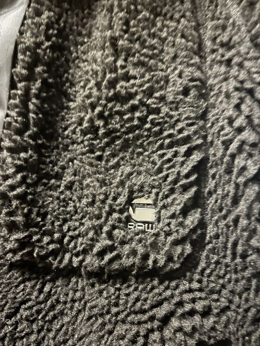 Продавам яке G-star