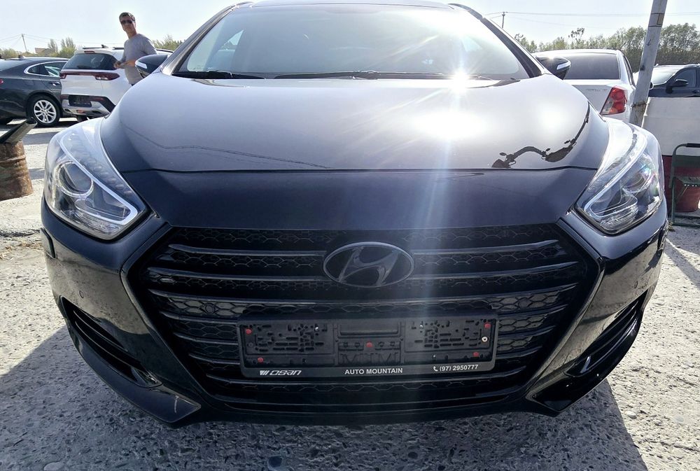 Hyundai i40 2016 years.