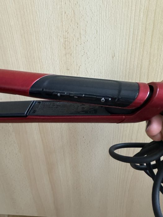 Placă de îndreptat părul Remington Silk S9600