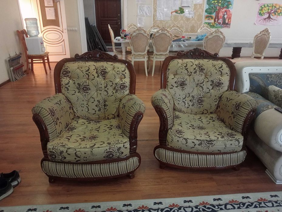 Диван и два кресла