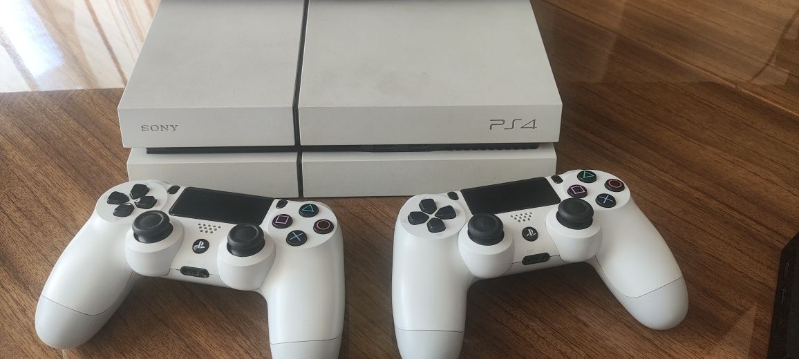 PlayStation 4 1 тб  + игры прошитая 5.05 ps4