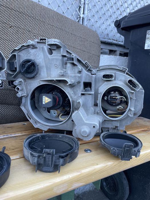 Оригинални фарове за мерцедес w203 с лупи ксенон оборудвани