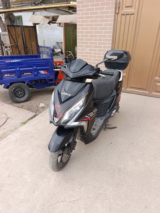 Продам скутер в отличном состоянии 150 кубов, мотор недавно обкатан