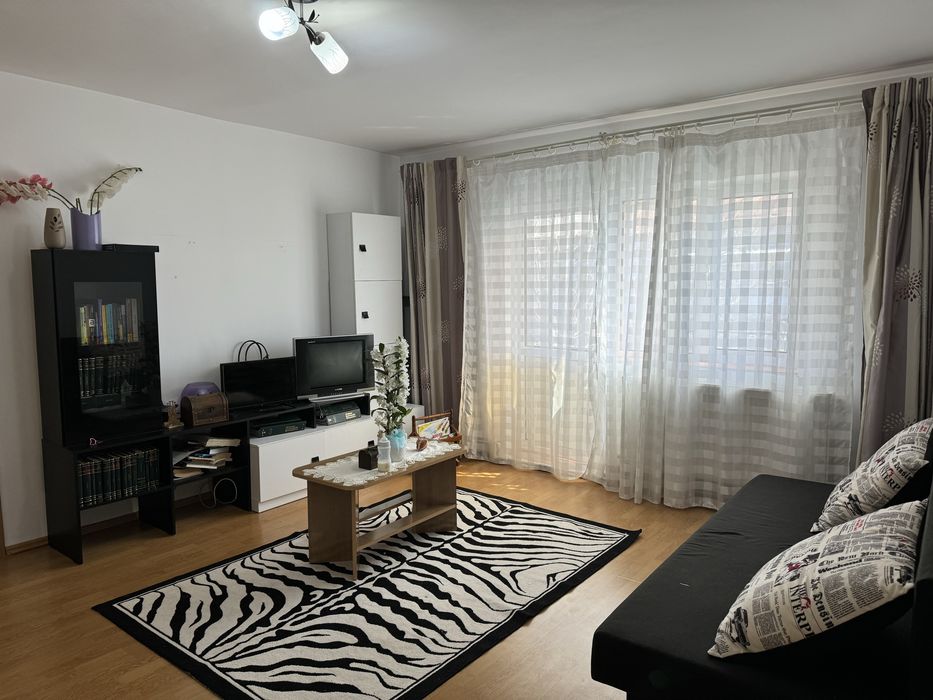 Apartament 2 camere  et. 4, central, strada Zmeurei