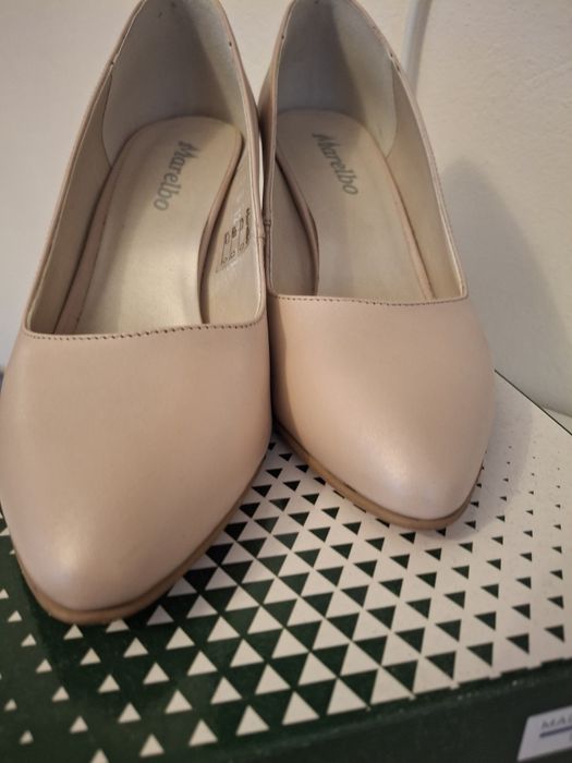 Pantofi cu toc, mărime 39