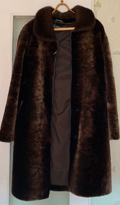 Шуба из мутона с норковым воротником
