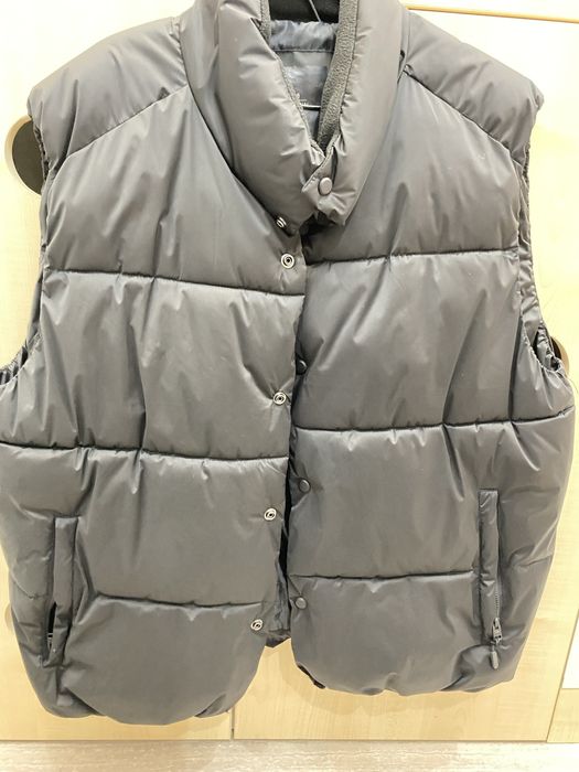 Vand vesta neagra Bershka