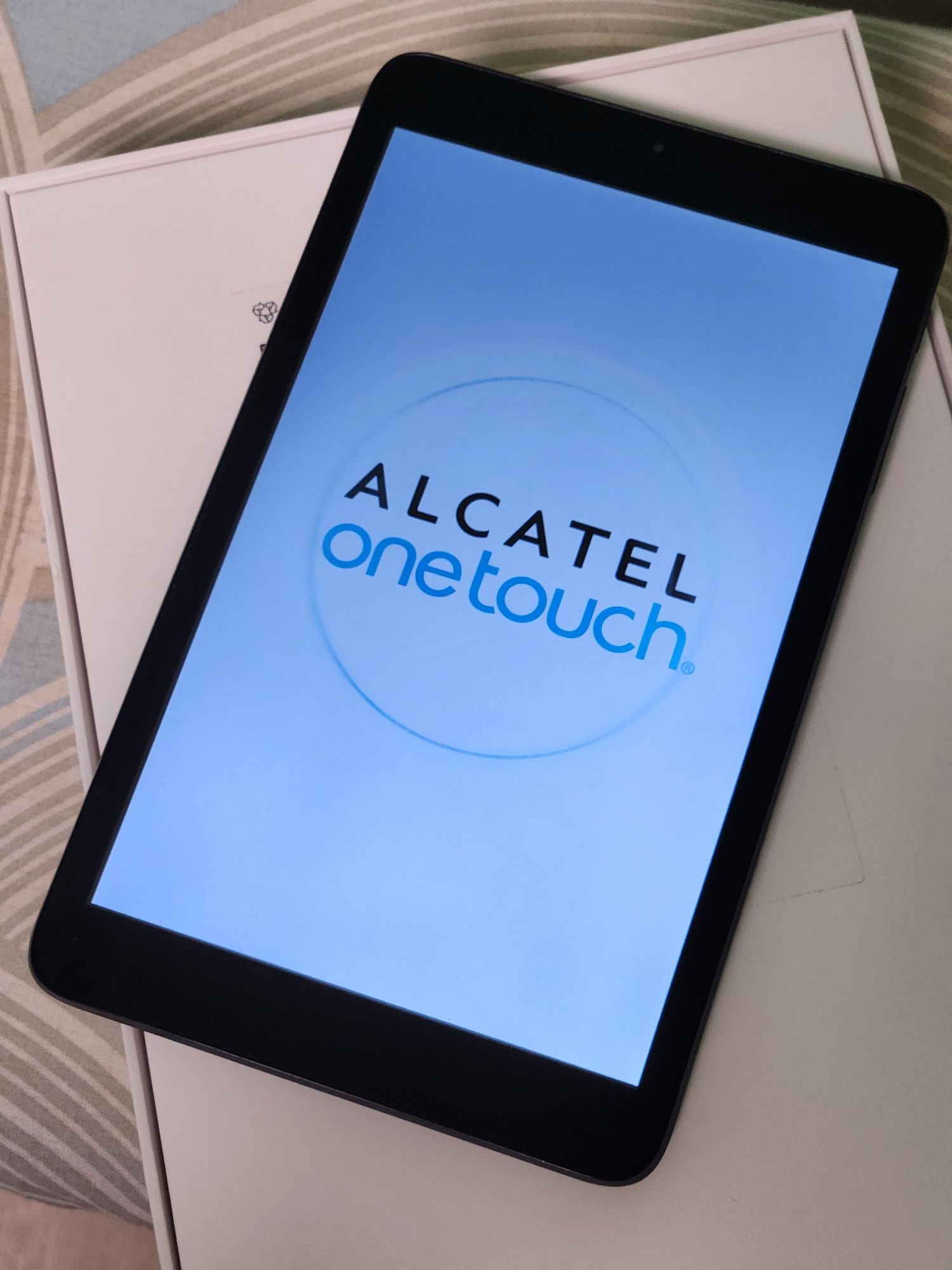 Таблет Alcatel 8 inch, sim