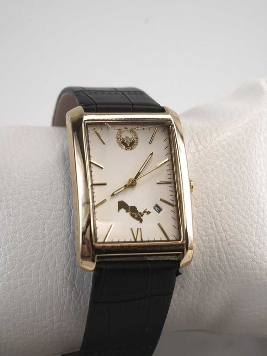 O‘zbekiston gerbi va xaritasi tushirilgan soat