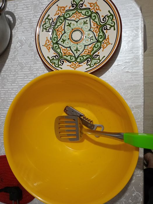 Продам посуду, тарелка, шумовка.