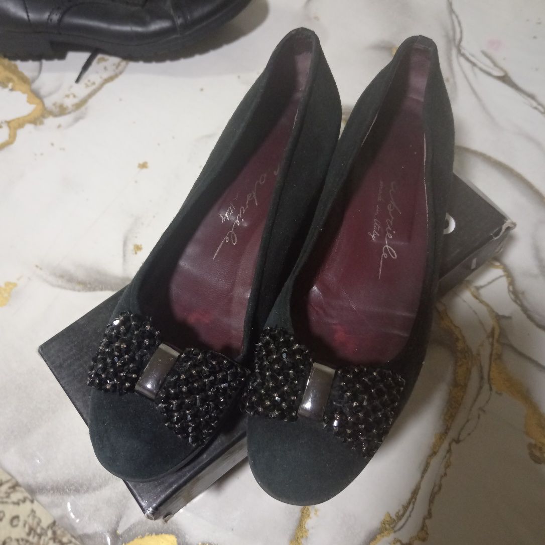 Продаю женские мокасины