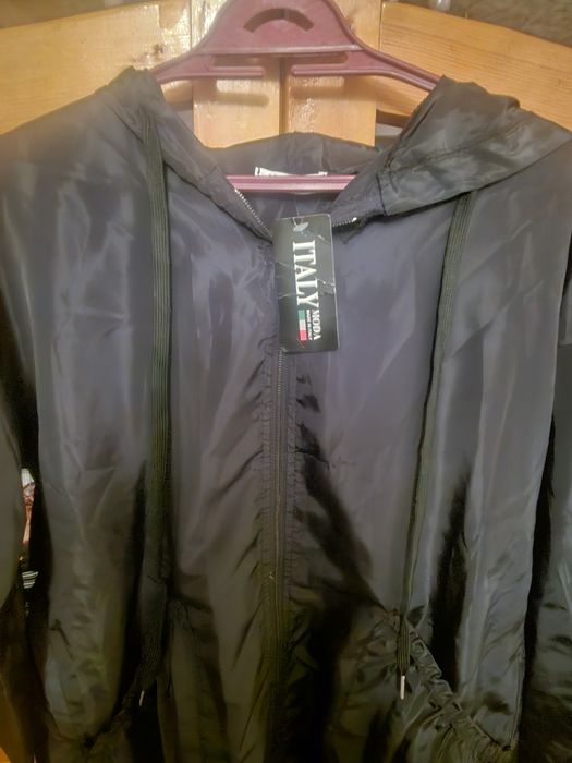 Ново черно яке-ветровка