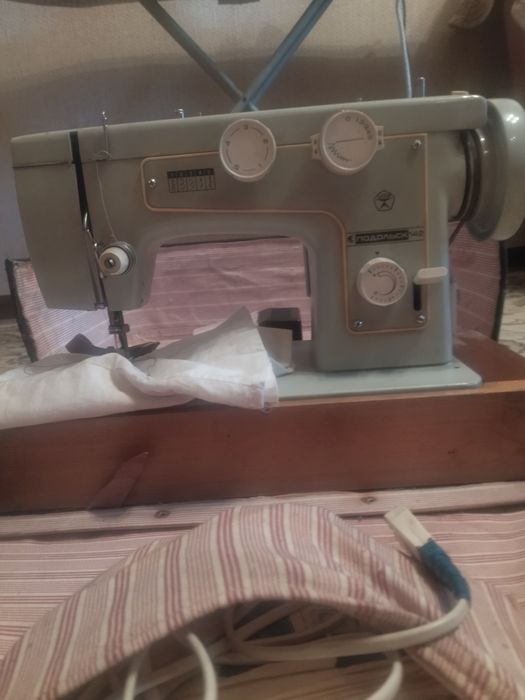 Продам швейную машину Подольск 412