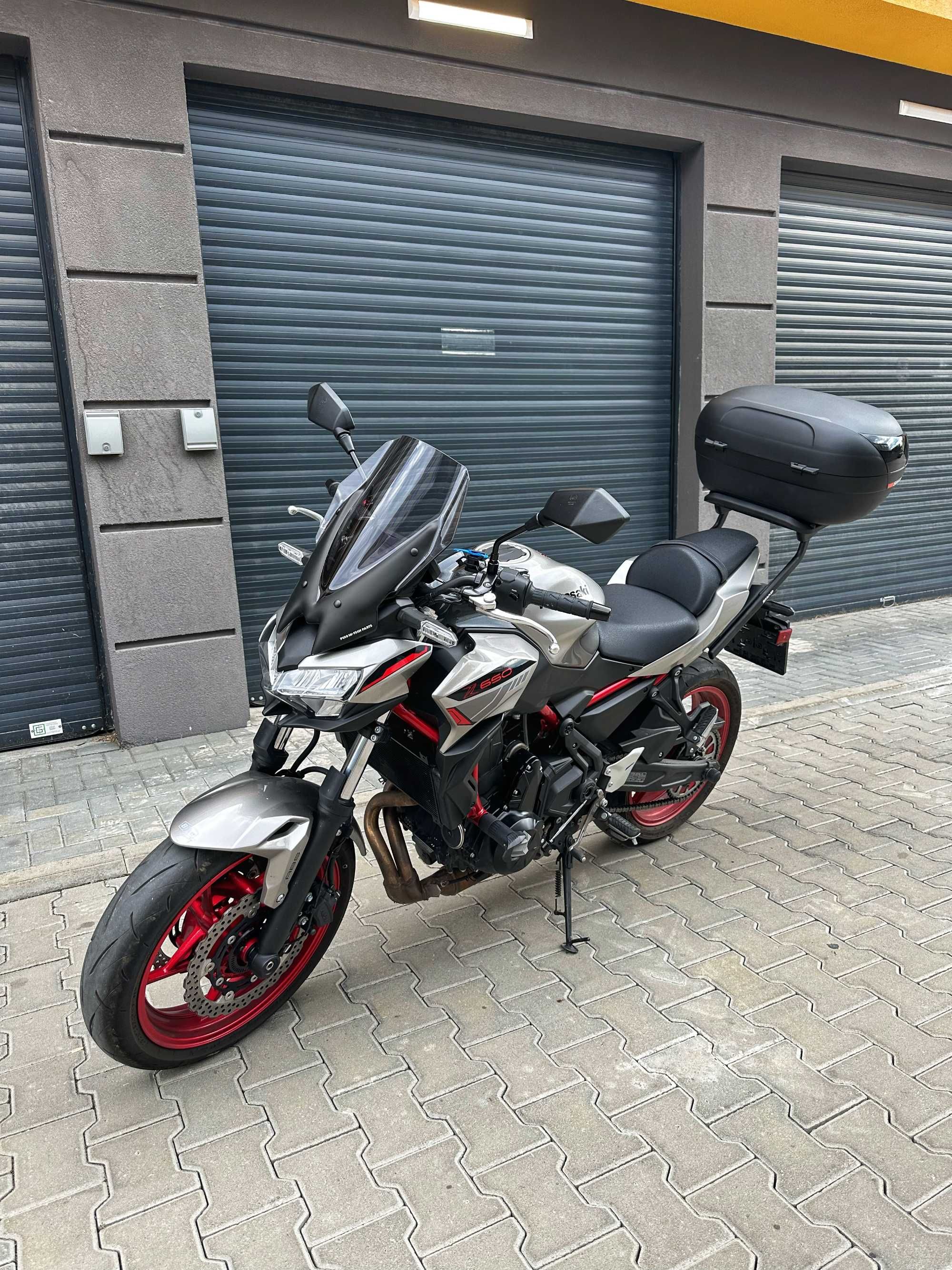 Продавам Kawasaki Z650