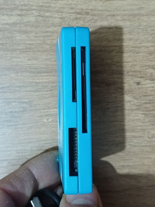 Cititoare carduri memorie SD, MICRO SD, CF, MS
Pretul este pentru o bu