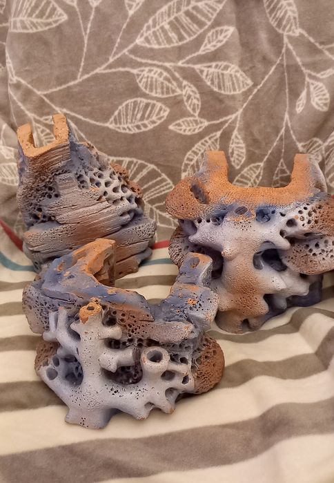 Грот и каралы для аквариума.