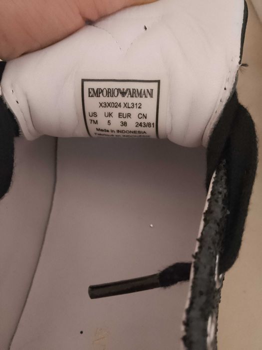 Emporio Armani нови сникърси с брокат