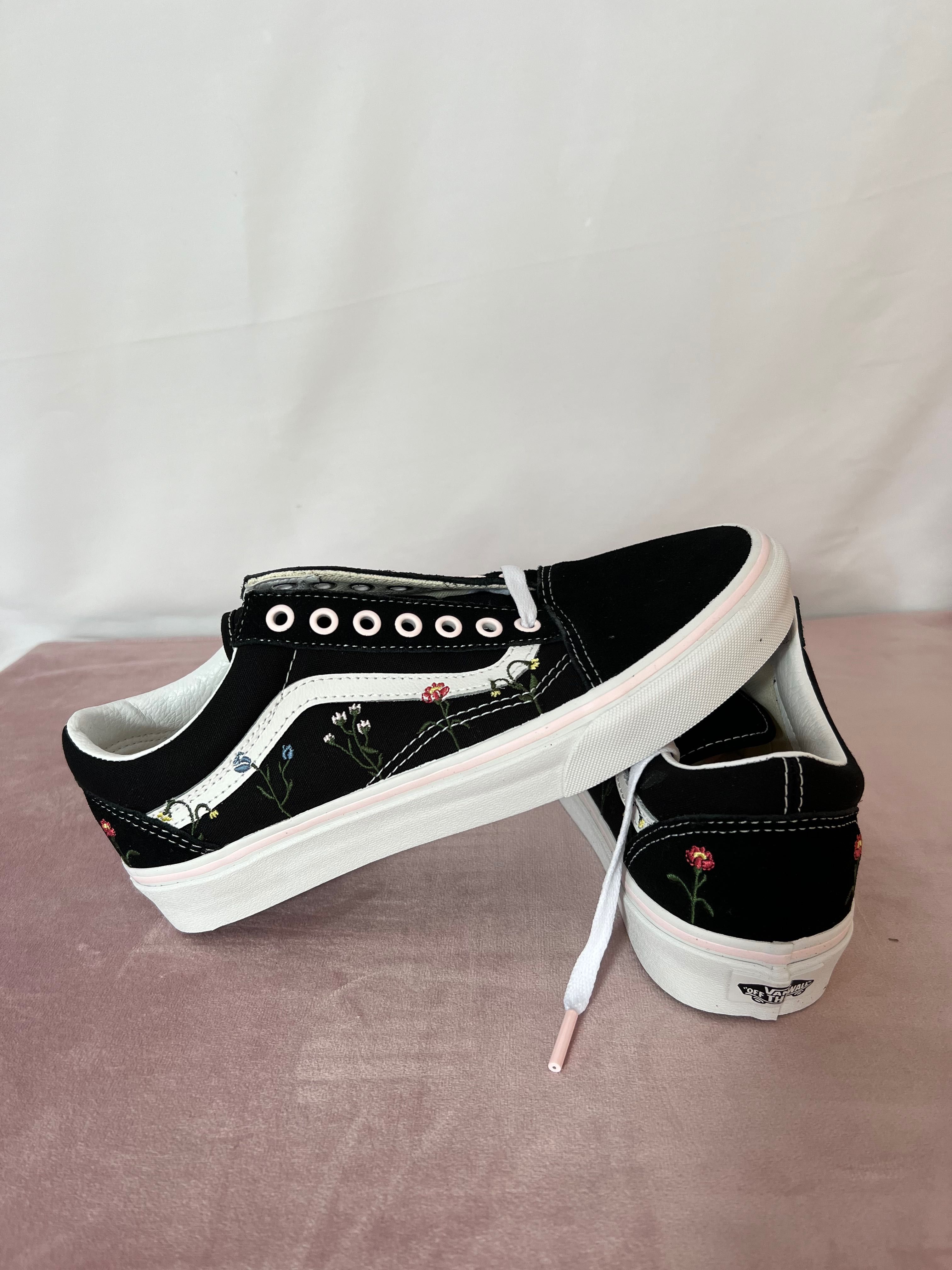 Pantofi tip trainer Vans wildflower old skool noi originali