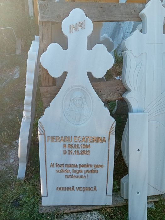 Vând cruci de marmură preț real de producător scris înclus