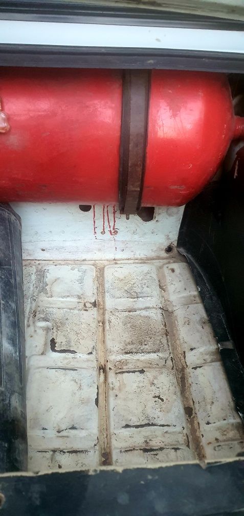 Vaz 2106 yili 1996 kanatka 5 tali mator 06 metan 80 tali