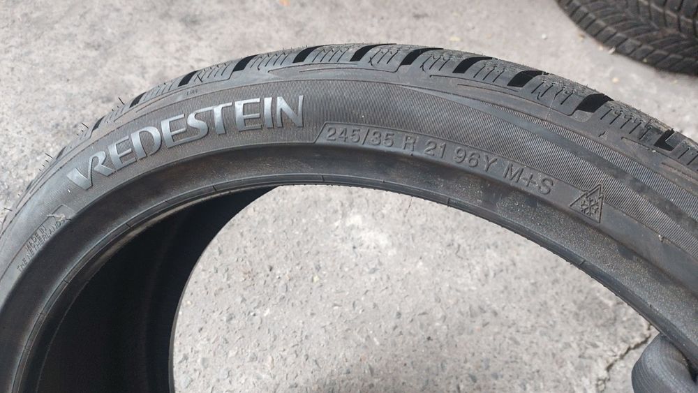 Нова зимна гума 245/35/21 Vredestein 1 брой