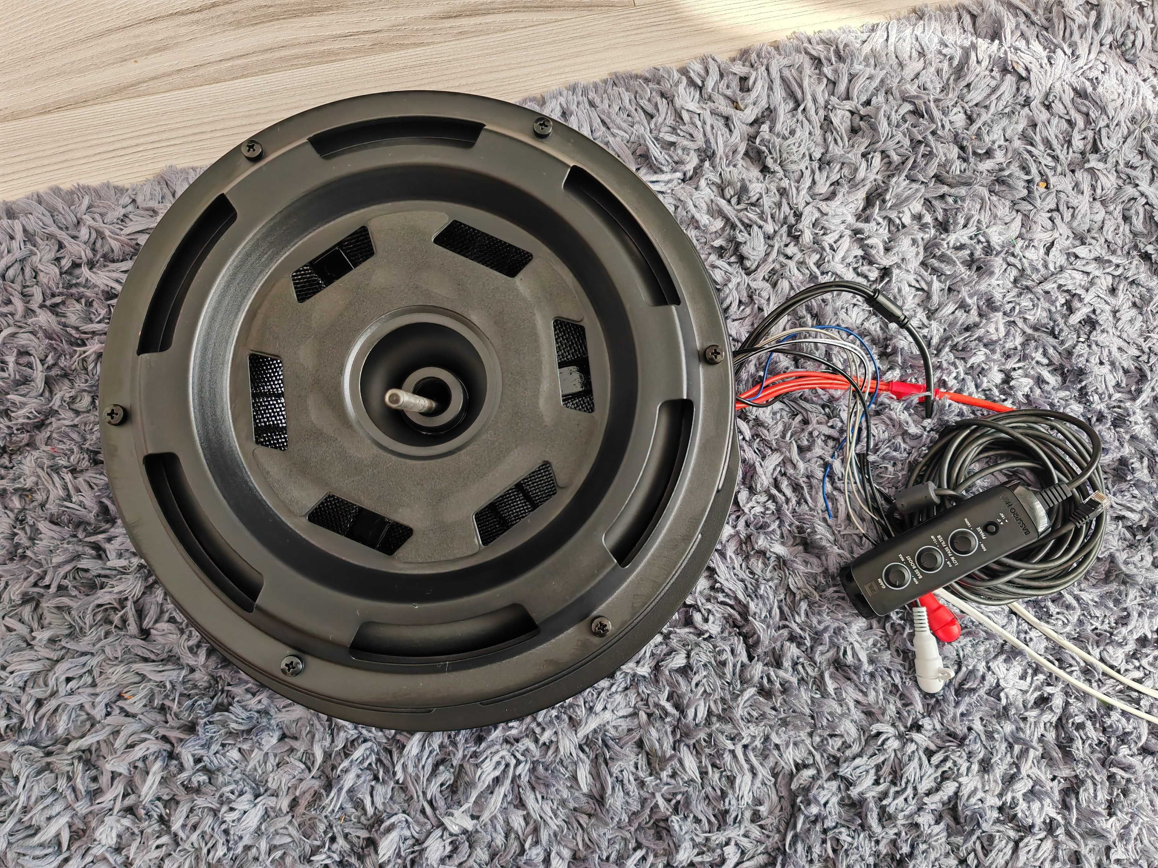 Subwoofer auto amplificat JBL BASSPRO HUB, 200W RMS