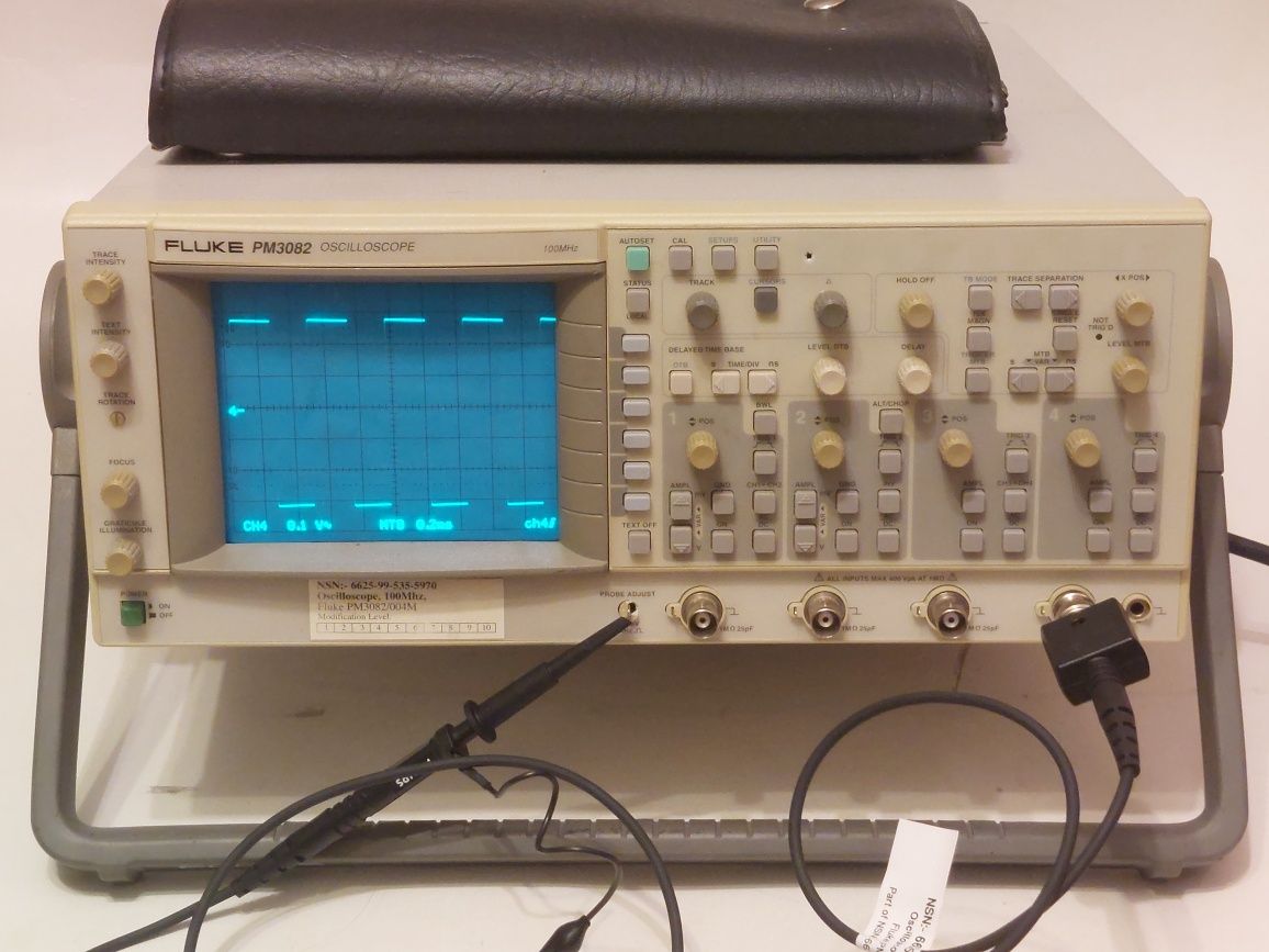 Osciloscop Fluke PM3082 4 canale x 100MHz, sonda Fluke