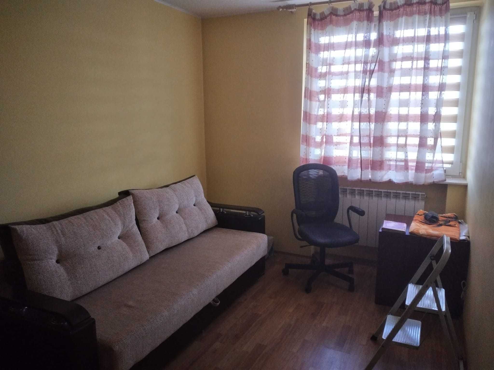 Apartament 4 camere de vanzare, situat central, Onesti