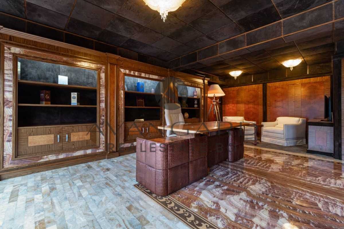 Продава се Офис в Пловдив, Център - 277 кв.м за 2206 €/кв.м - Снимка #2