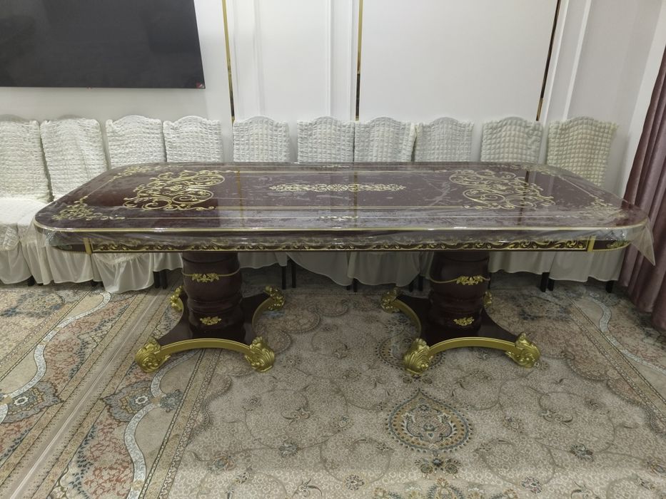 Гостинный Стол в Отличном Состоянии