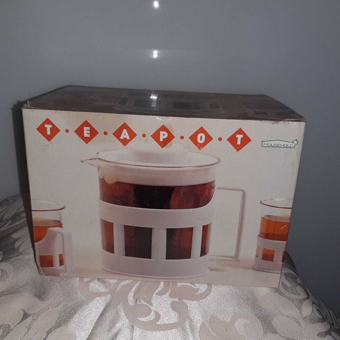 Set ceainic și pahare cu infuzor alb, ambalat