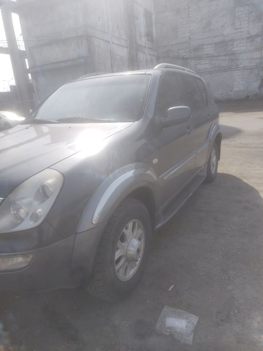 Vând Ssangyong Rexton