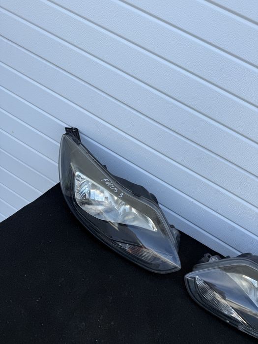 Far stanga far dreapta Ford Focus 3 an 2012