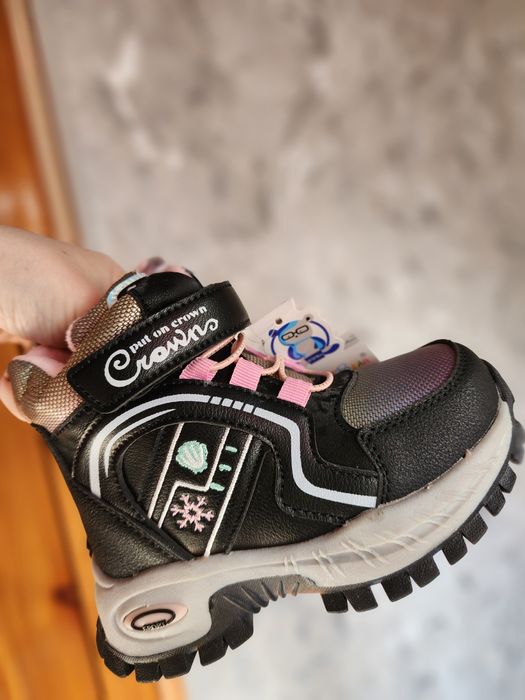 Новые детские ботинки