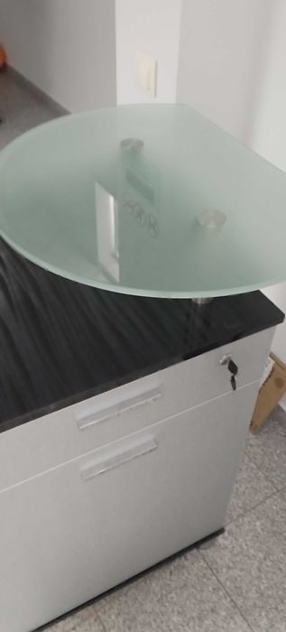 Продавам много запазен шкаф