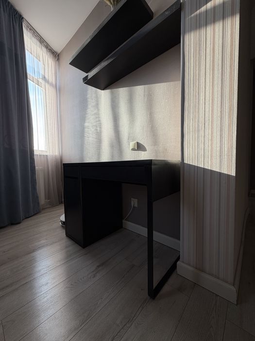 Писменный стол икеа Микке б/у